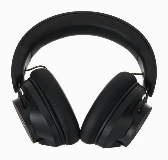 ADAM Audio H200, öronkuddarna på nära håll