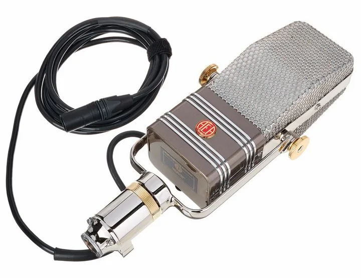 AEA A440, gallret framifrån