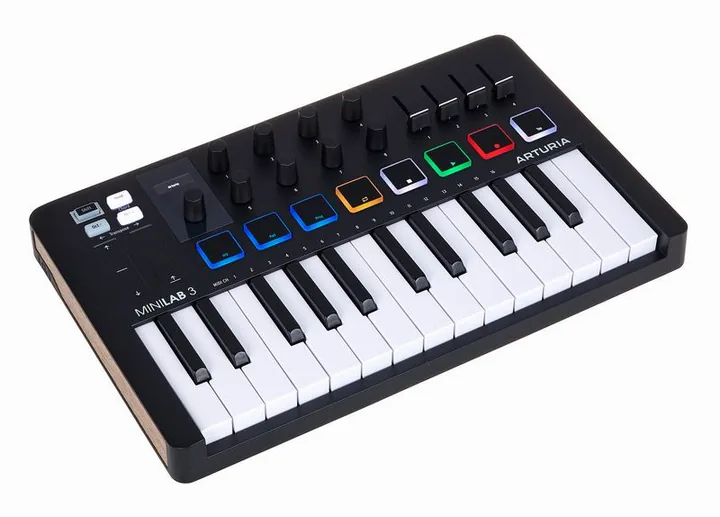 AIAIAI TMA-2 Studio XE MiniLab 3 BDL, gångjärnen och justeringen