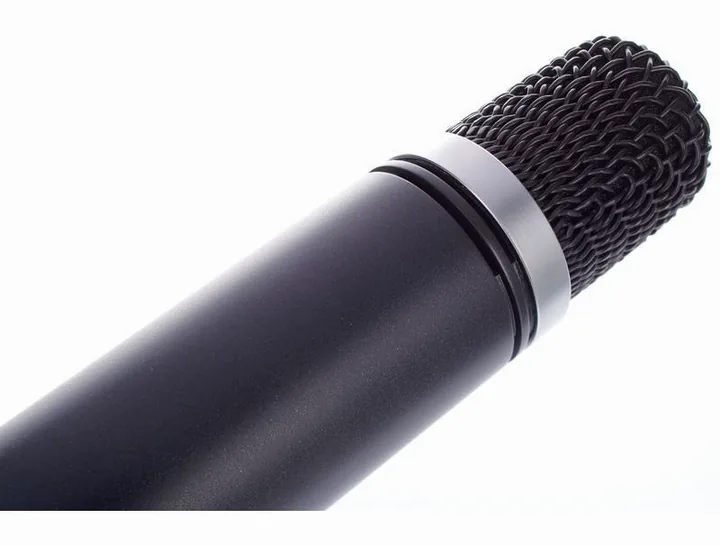 AKG C1000s MKIV Bundle, XLR-kontakten i botten