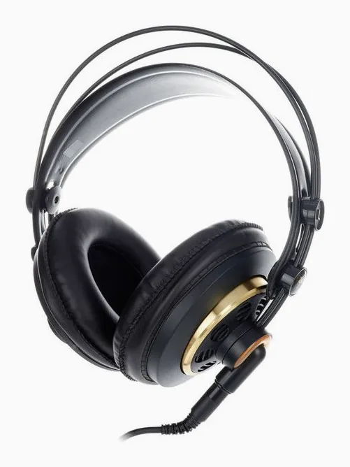 AKG K-240 Studio, öronkuddarna på nära håll