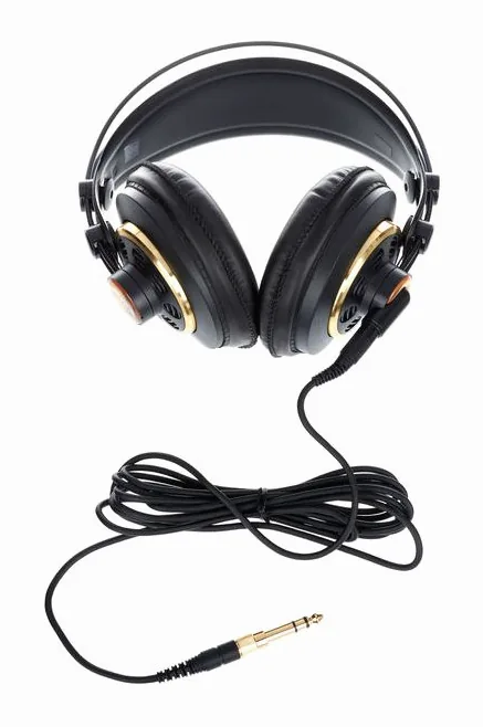 AKG K-240 Studio, hörkåpan på nära håll