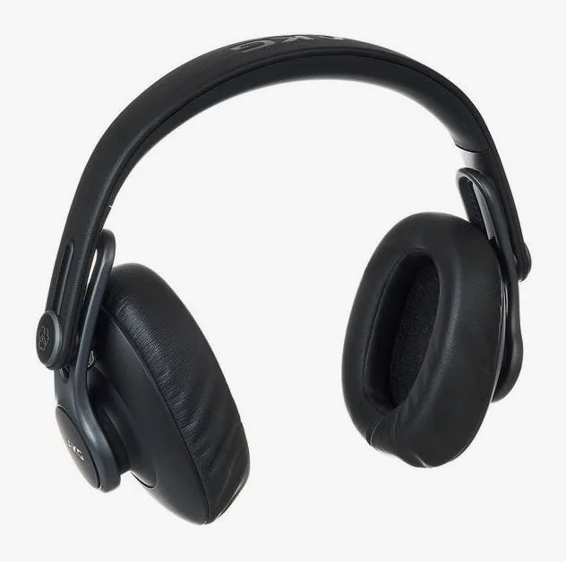 AKG K-371, öronkuddarna på nära håll