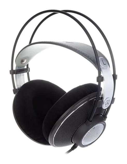 AKG K-612 Pro, kabelingången vid hörkåpan