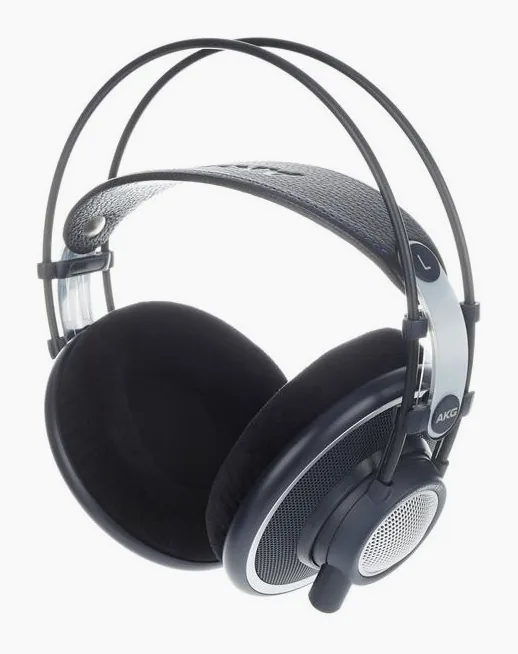 AKG K-702, öronkuddarna på nära håll
