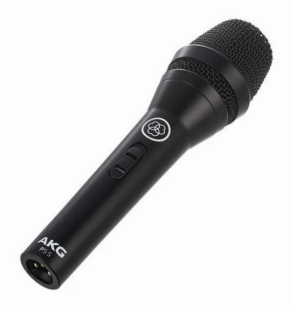 AKG Perception Live P5s, XLR-kontakten i botten
