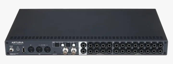 Arturia AudioFuse 16Rig, anslutningarna på baksidan