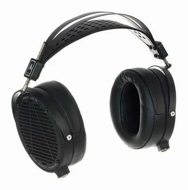 Audeze LCD-2 Classic Open System, hörkåpan på nära håll