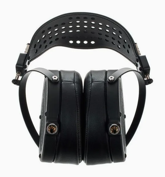 Audeze LCD-2 Classic Open System, hörkåpan på nära håll
