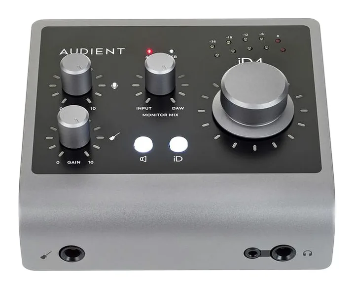 Audient iD4 MKII, frontpanelen med rattarna