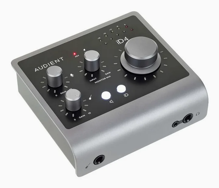 Audient iD4 MKII, frontpanelen med rattarna