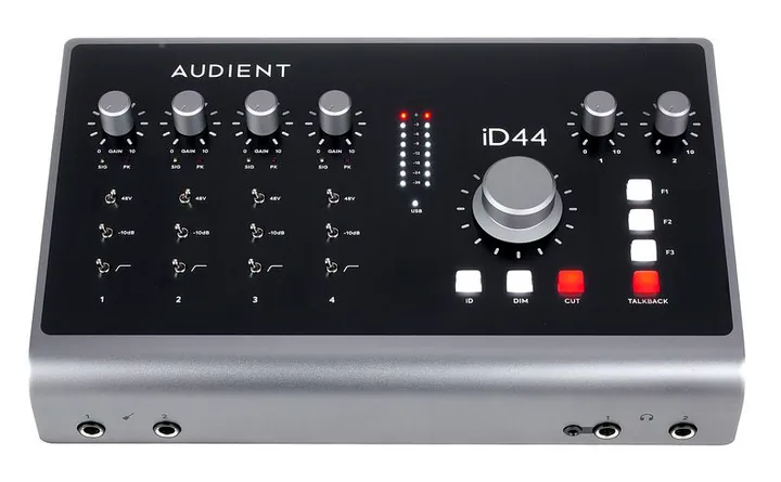 Audient iD44 MKII, ovansidan av lådan