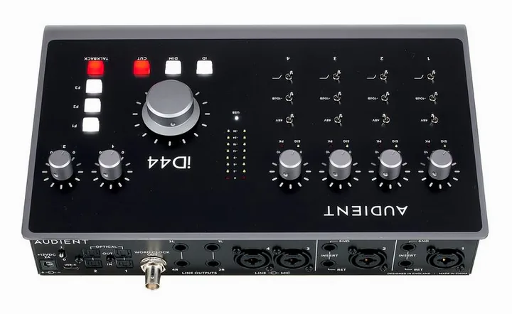 Audient iD44 MKII, ingångarna på framsidan