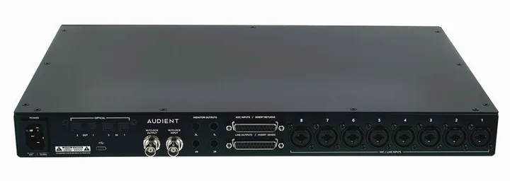 Audient iD48, ovansidan av lådan