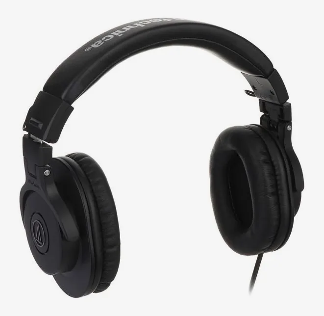 Audio-Technica ATH-M30X, kabelingången vid hörkåpan