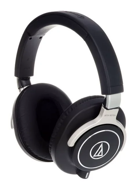 Audio-Technica ATH-M70X, kabelingången vid hörkåpan