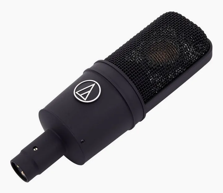 Audio-Technica AT4040, XLR-kontakten i botten