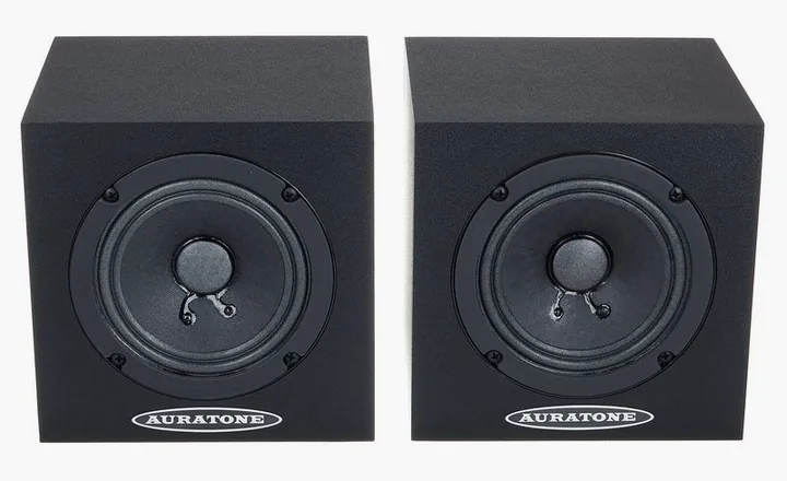 Auratone 5C Active Sound Cube Black, fronten med woofer och diskant