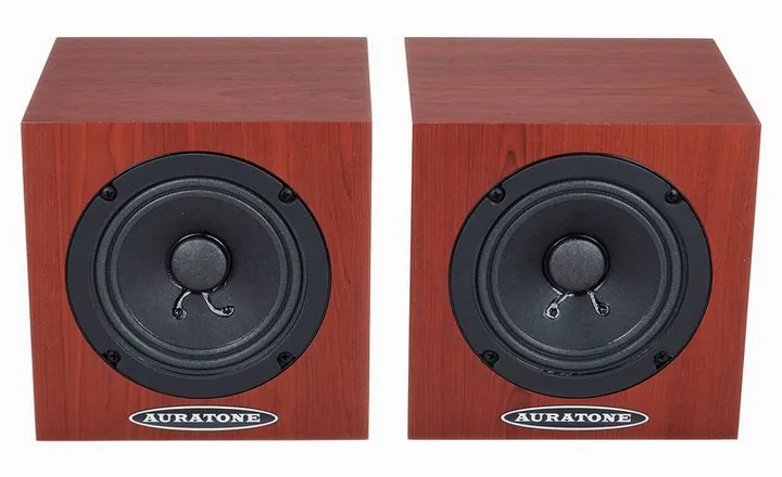 Auratone 5C Active Sound Cube Classic, fronten med woofer och diskant