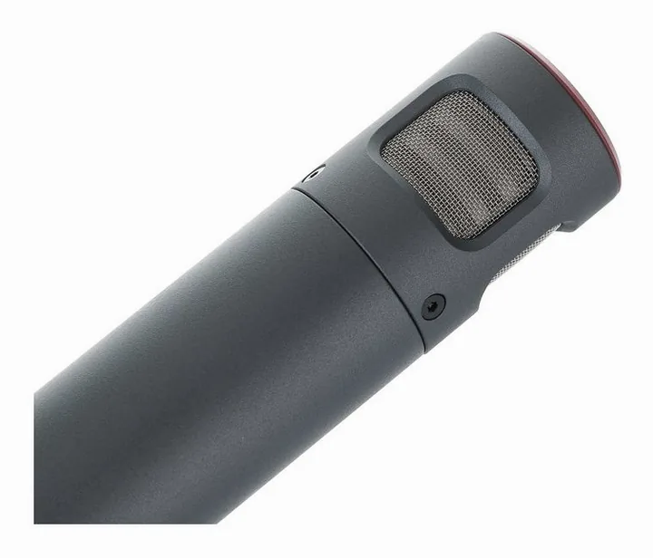 Austrian Audio CC8, loggan och ytan