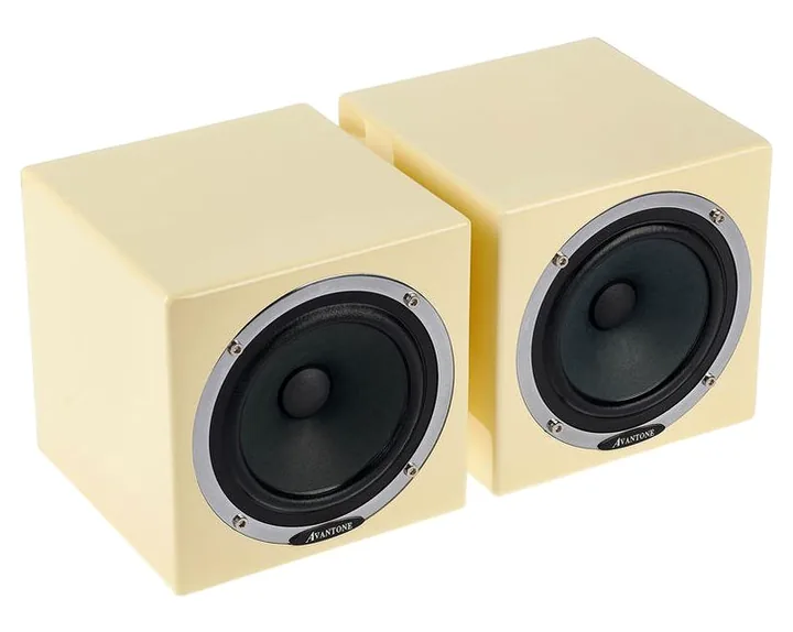 Avantone MixCubes cream, baksidan med anslutningarna