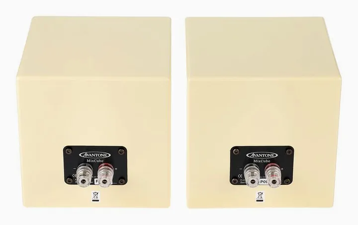 Avantone MixCubes cream, kabinettet sett från sidan
