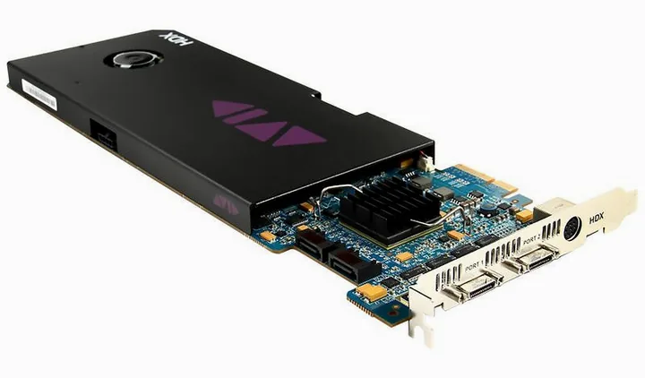 Avid HDX PCIe Card only, ingångarna på framsidan