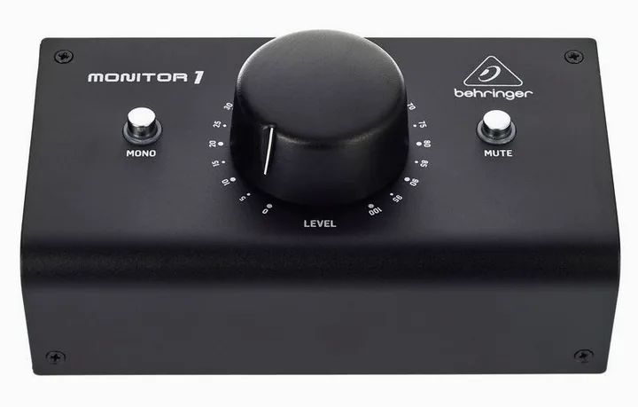 Behringer Monitor1, basreflexporten