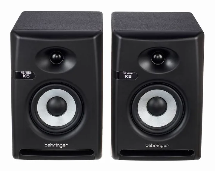 Behringer NEKKST K5, loggan och ytan