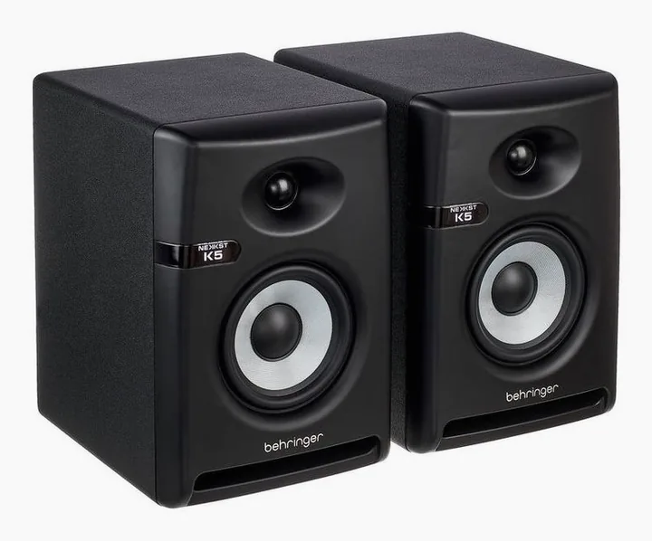 Behringer NEKKST K5, kabinettet sett från sidan