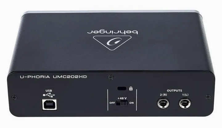 Behringer U-Phoria UMC202HD, höljet sett från sidan
