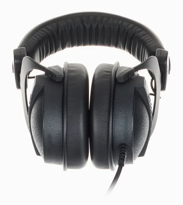 beyerdynamic DT-770 Pro 32 Ohm, kabelingången vid hörkåpan