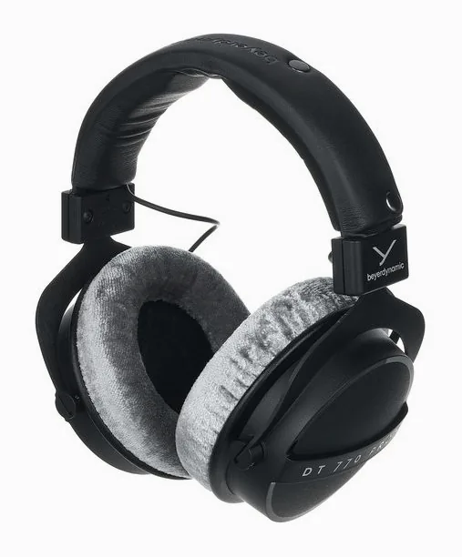 beyerdynamic DT 770 PRO X, kabelingången vid hörkåpan