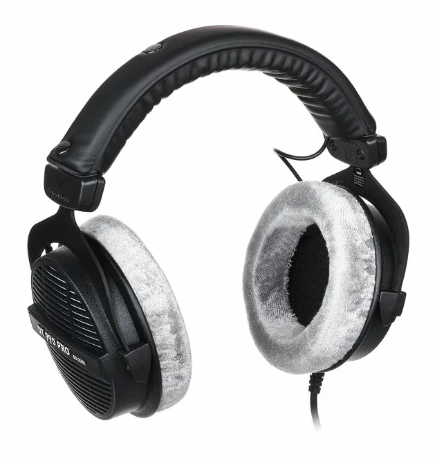 beyerdynamic DT-990 Pro 80 Ohms, hörkåpan på nära håll