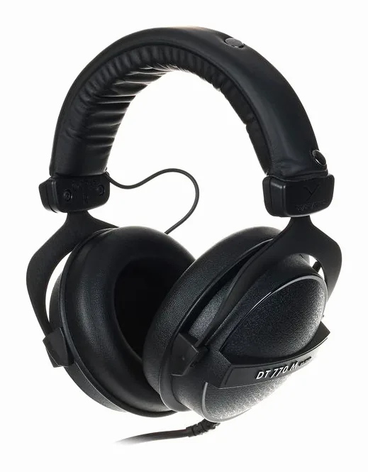 beyerdynamic DT-770 M, kabelingången vid hörkåpan