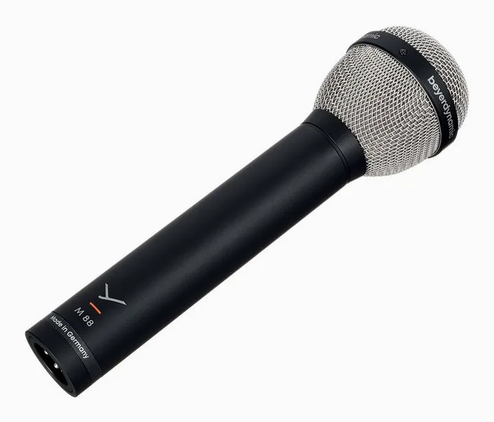 beyerdynamic M 88, loggan och ytan