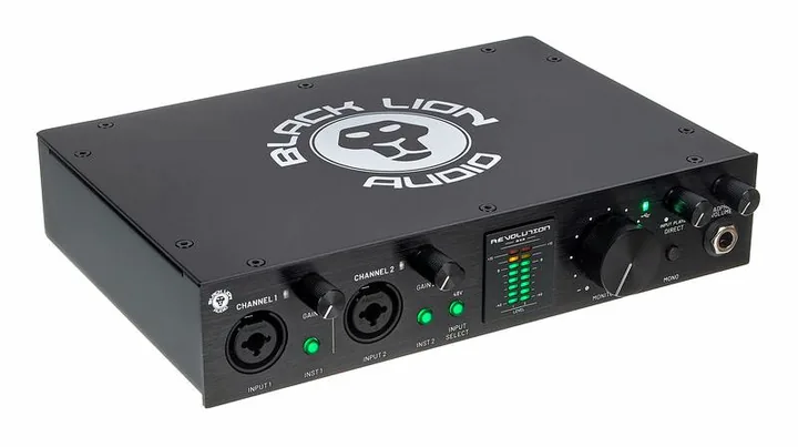 Black Lion Audio Revolution 2x2, frontpanelen med rattarna