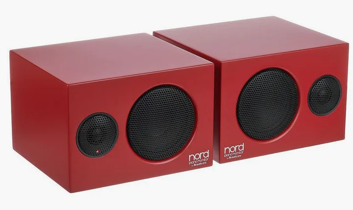 Clavia Nord Piano Monitor V2, kabinettet sett från sidan