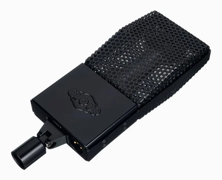 Cloud Microphones 44 Midnight, XLR-kontakten i botten