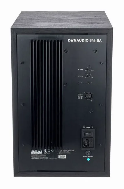 Dynaudio BM15A Right, knapparna på bakpanelen