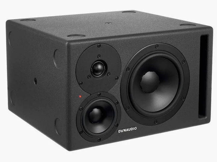 Dynaudio Core 47 Left, kabinettet sett från sidan