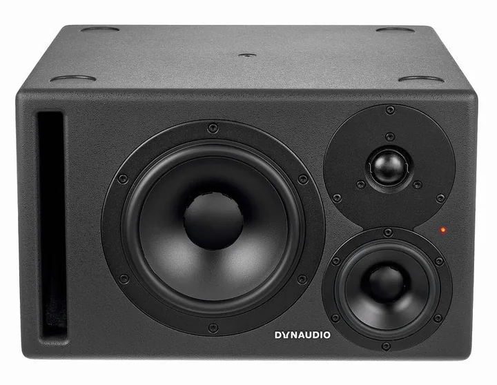 Dynaudio Core 47 Right, fronten med woofer och diskant