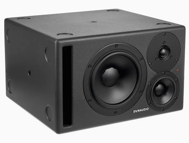 Dynaudio Core 47 Right, kabinettet sett från sidan