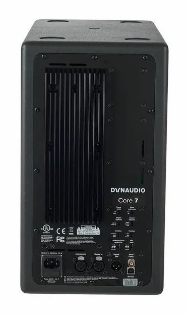 Dynaudio Core 7, baksidan med anslutningarna