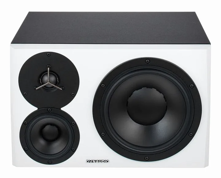 Dynaudio LYD-48 White Left, baksidan med anslutningarna