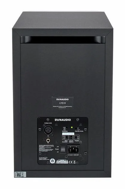 Dynaudio LYD-8 Black, loggan och ytan