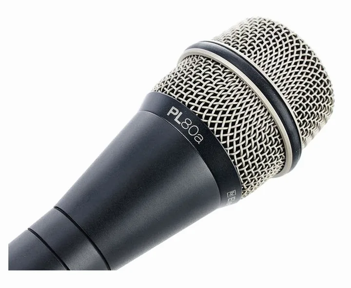 EV PL 80a, XLR-kontakten i botten