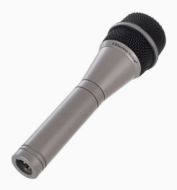 EV PL 80c, XLR-kontakten i botten