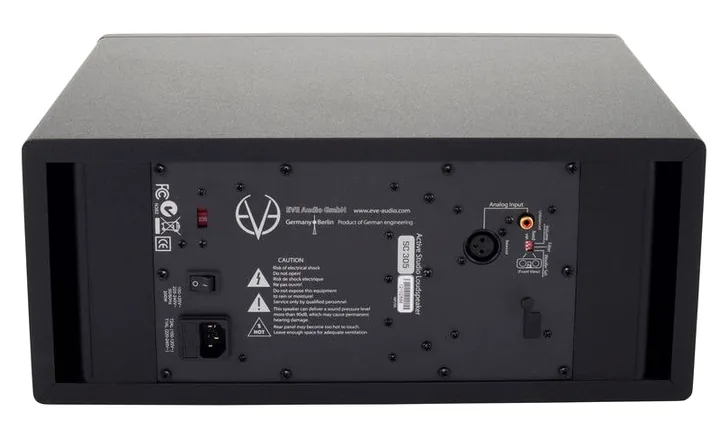 EVE Audio SC305, loggan och ytan