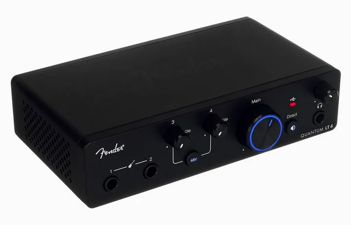 Fender Studio Quantum LT 4, anslutningarna på baksidan
